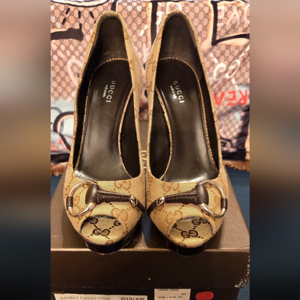 Elegant Cream and Black Heels with Patterned Design